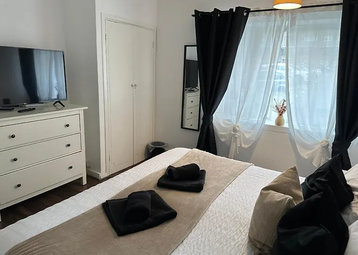 Lovely 2Bedroom 4Mins From Wimbledon Station