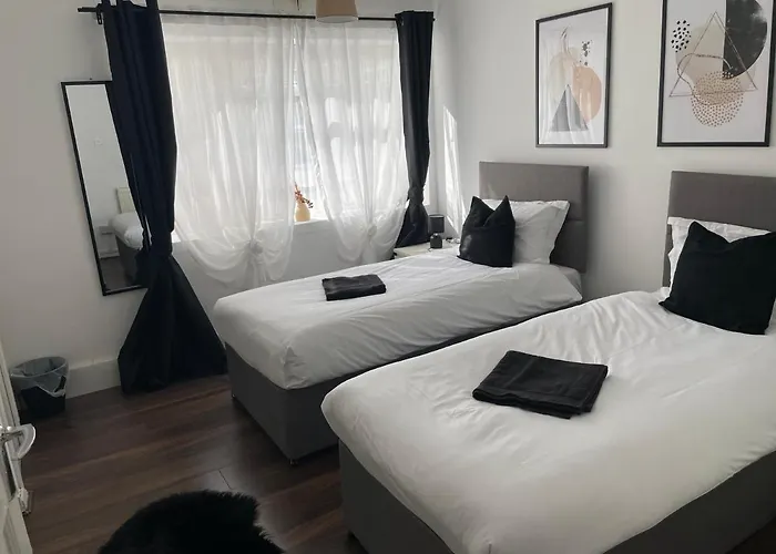 Lovely 2Bedroom 4Mins From Wimbledon Station