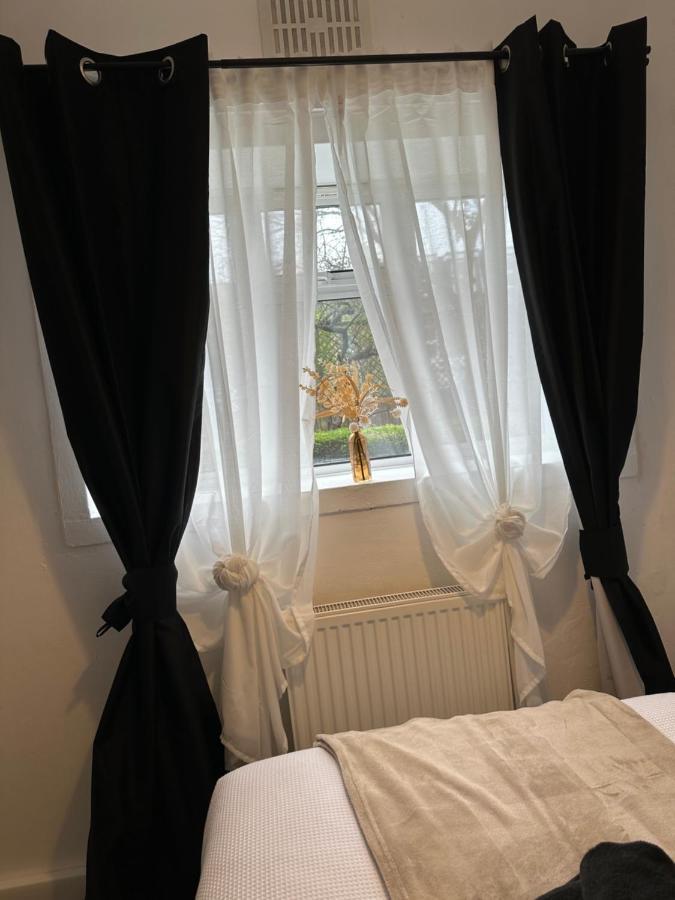 Lovely 2bedroom 4mins From Wimbledon Station * London