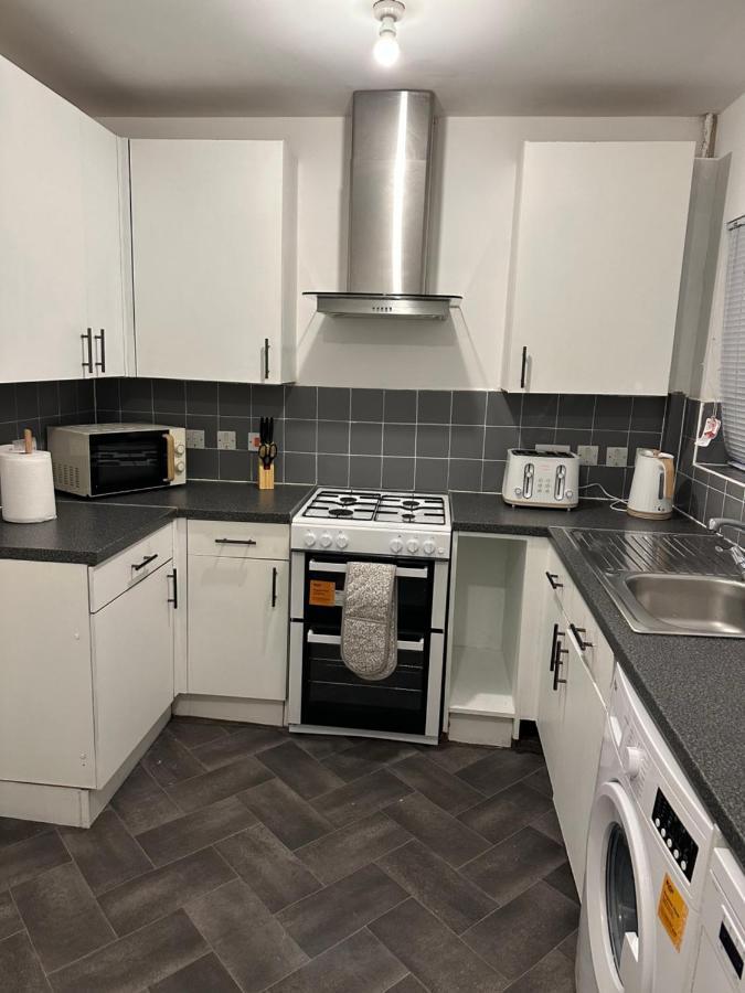 Lovely 2bedroom 4mins From Wimbledon Station Apartment London