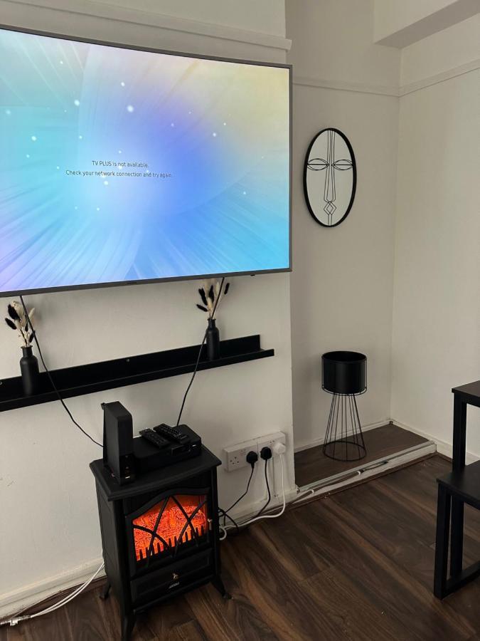 Lovely 2bedroom 4mins From Wimbledon Station London